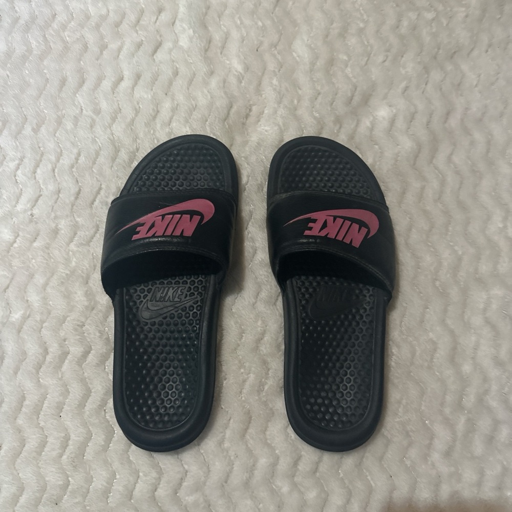 black and pink nike sandals